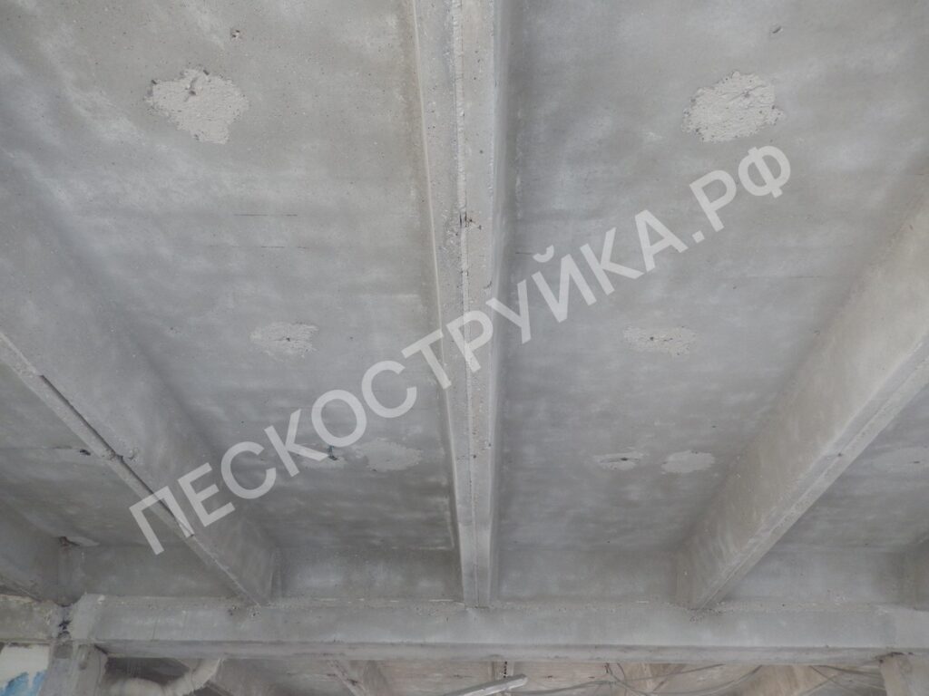 удаление старой краски с бетона (потолка)