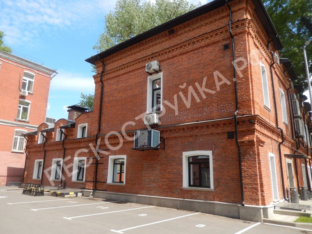 удаление старой краски с кирпичного фасада