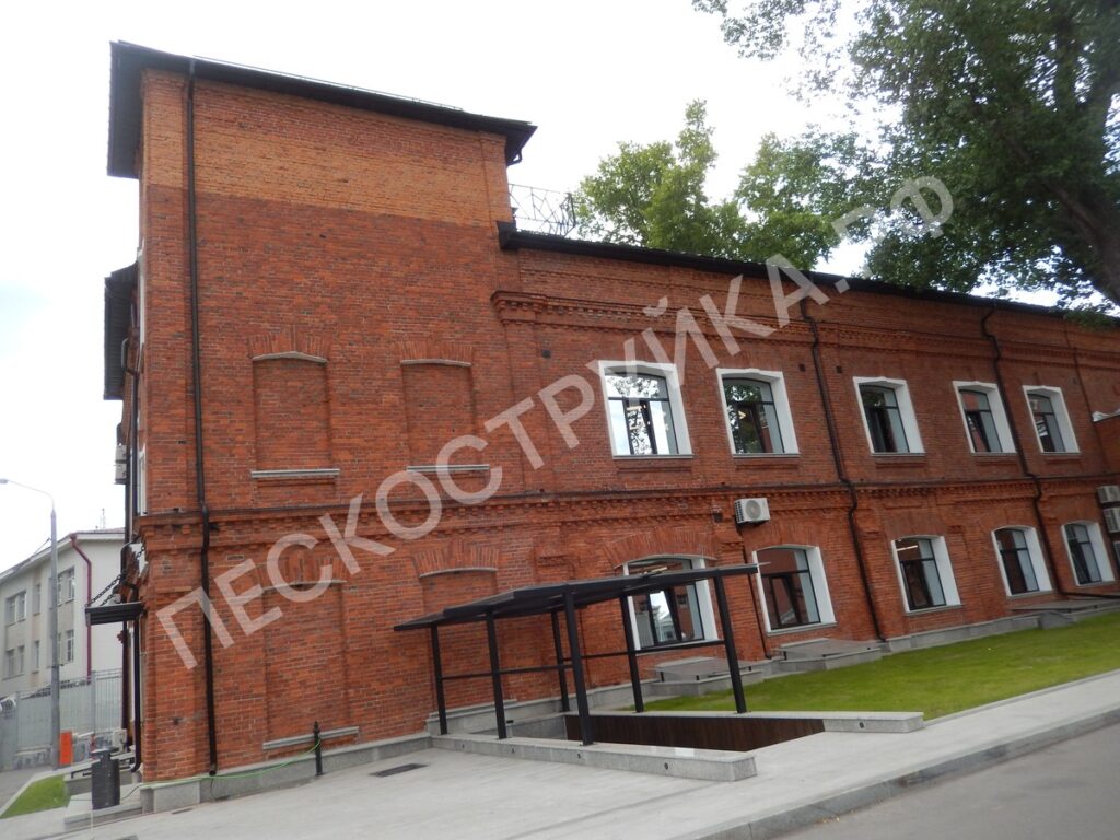 пескоструйная очистка здания от краски