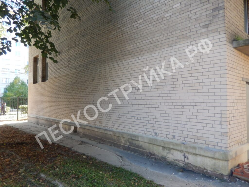 пескоструйная очистка кирпича на фасаде здания