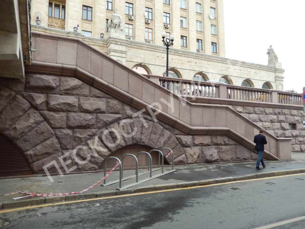 Очистка гранита от грязи и высолов