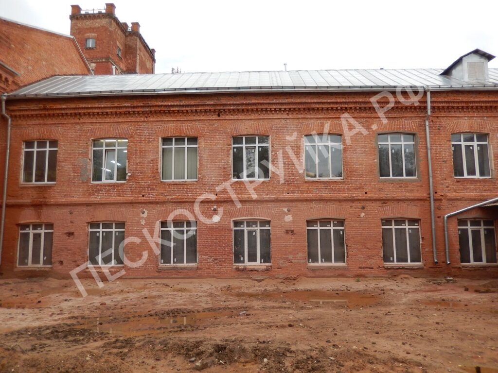 пескоструйная очистка здания от остатков известковой штукатурки
